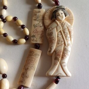 Antique Japanese Geisha Girl With Umbrella  Necklace 36 " Hand Carved Scrimshaw